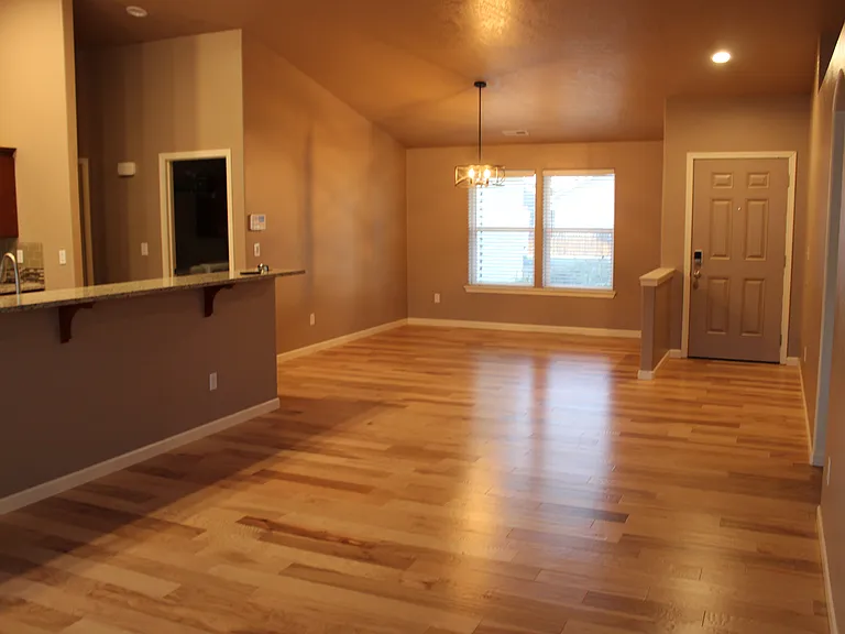 1409 E Raymond Dr — Photo 9