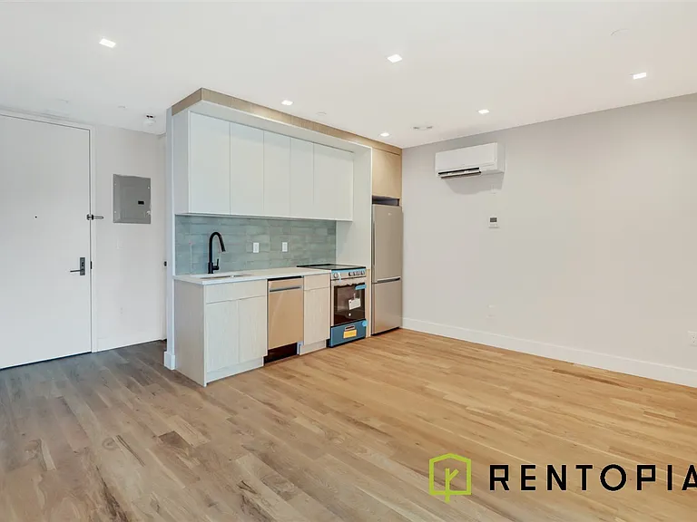 443 Graham Ave #2I — Photo 9