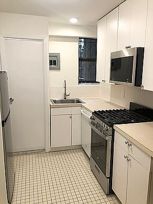 5th image of 72 Charles St APT Bw