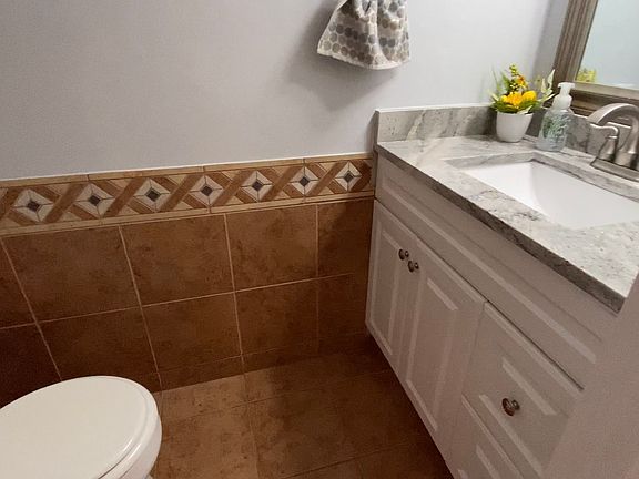 5th image of 1140 Regency Ct
