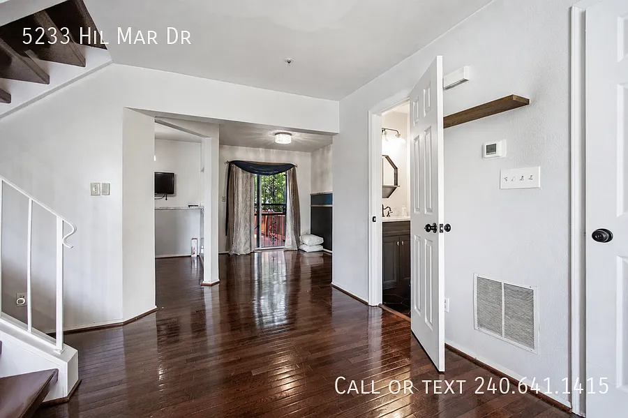 Beautiful 3 BR/2.5 BA Townhome in District Heights! — Photo 3