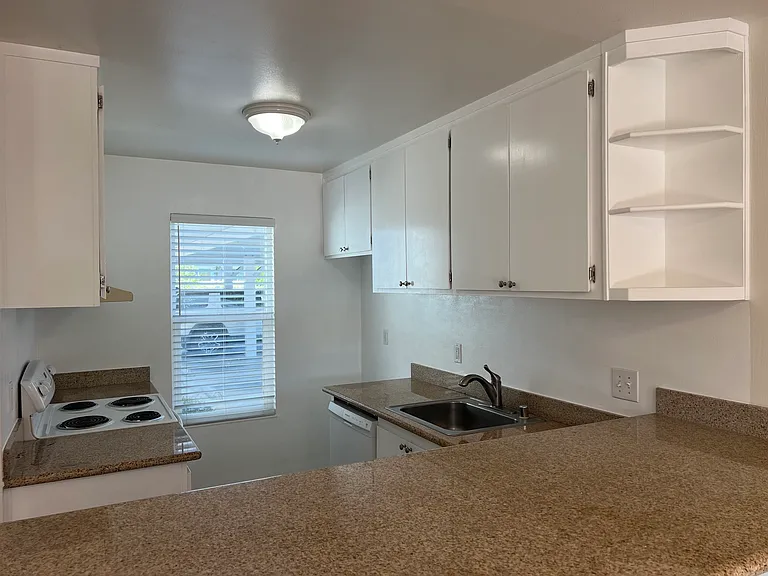 3499 Norton Way #13 — Photo 7