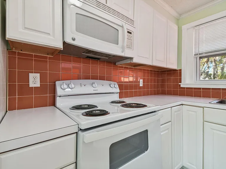 208 Union St — Photo 13