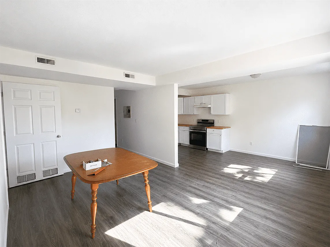 2 bed, 1.5 bath, 725 sqft, $745 — Photo 4