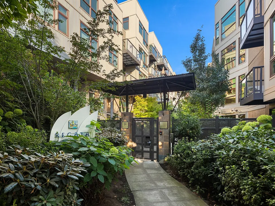 1700 N Northlake Way #303