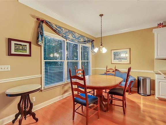 4th image of 141 Newfield St
