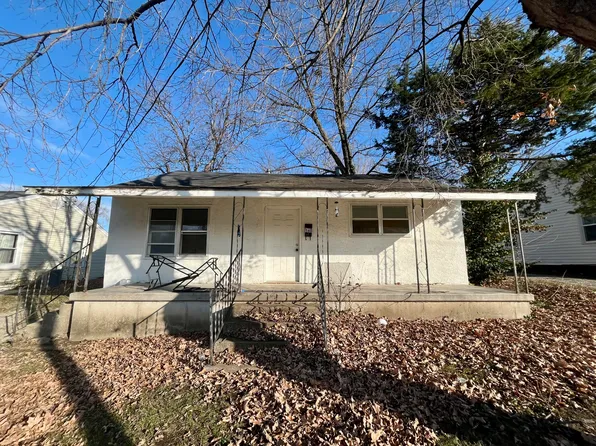 560 Carroll Ave, Marshall, MO 65340