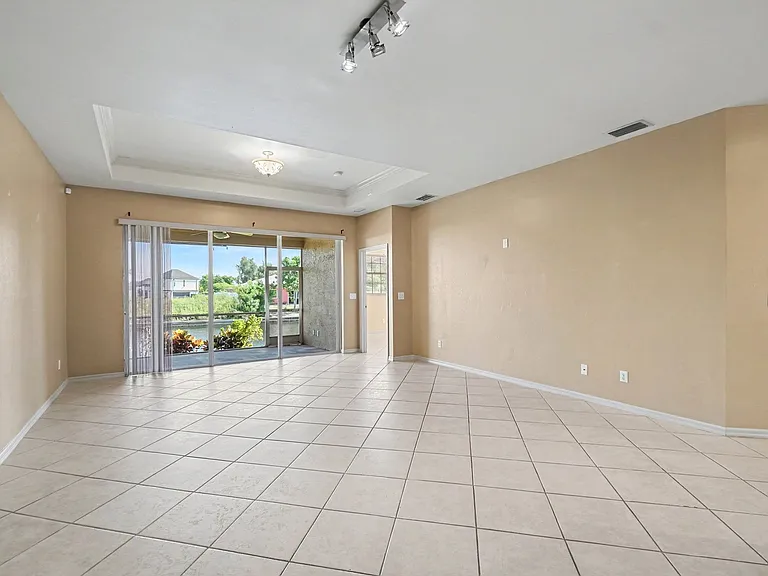 627 SW 47th Ter #627 — Photo 6