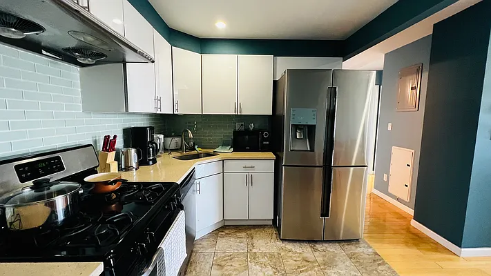 Rented by Project Queens LLC | media 30