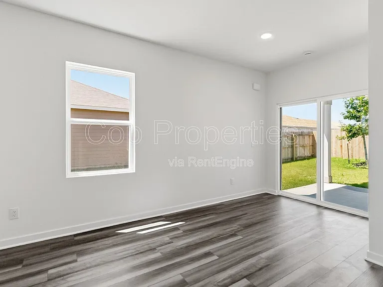 10219 Pine River Dr — Photo 15