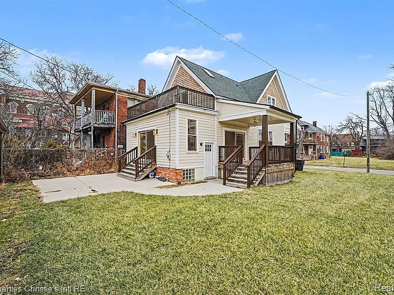 1463 Baldwin St — Photo 15