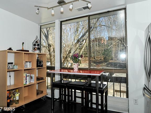 5th image of 2220 S Quincy St #2