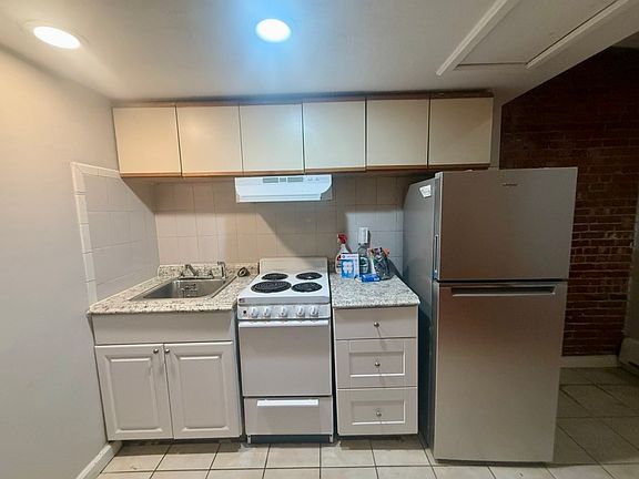 3rd image of 199 Beacon St #1