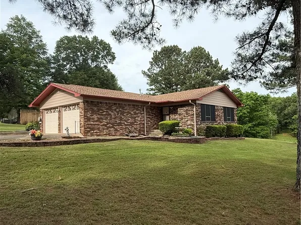 2912 W 19th St, Russellville, AR 72802