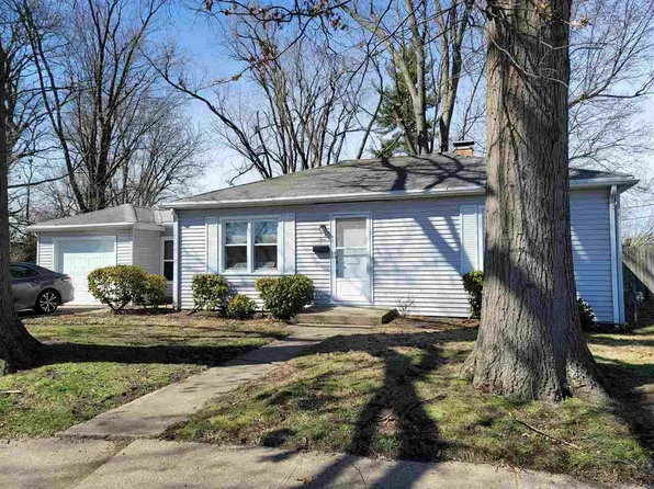 9 Marigold Dr, Terre Haute, IN 47803