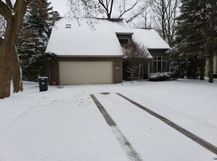 10541 W Pine Ridge Rd, Greenfield, WI 53228