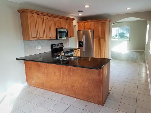 3rd image of 1499 NE 34th St