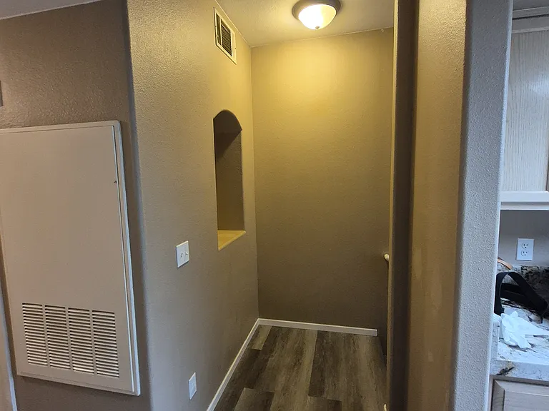 1610 Davilla St — Photo 35