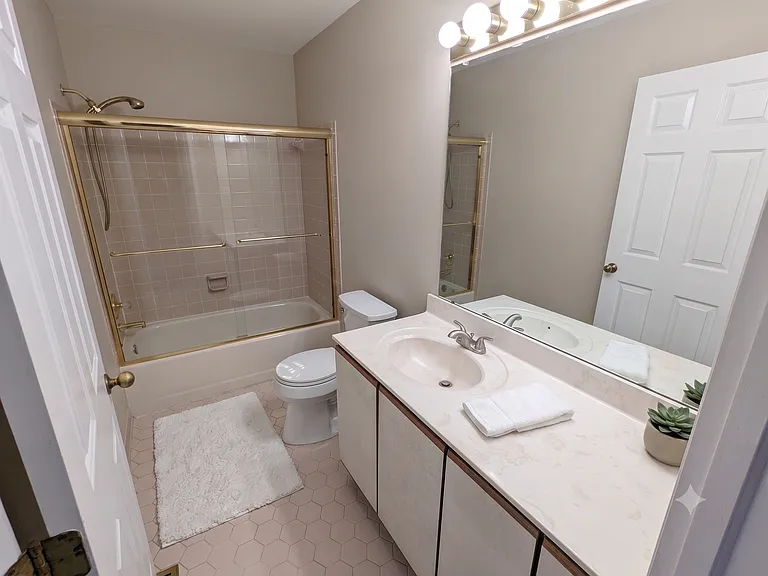 7300 Deer Lake Ln — Photo 3