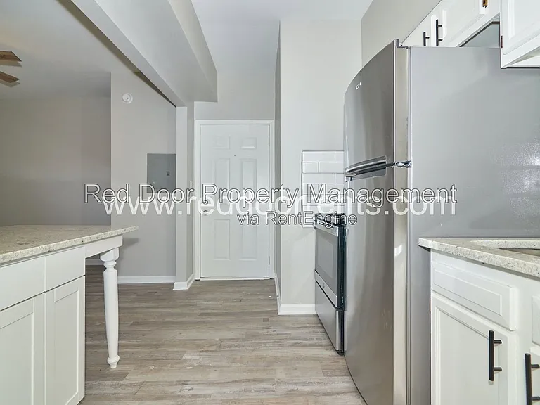 1337 E Market St #9 — Photo 7