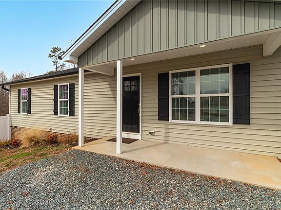 5th image of 2069 Darwick Rd