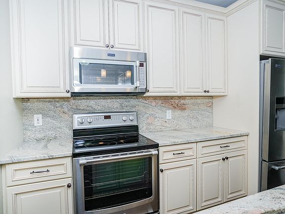 5th image of 510 Broadway APT 3D