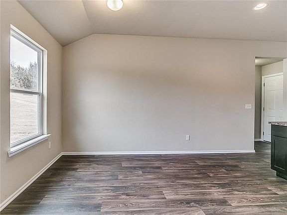 3rd image of 1229 Ironstone Dr