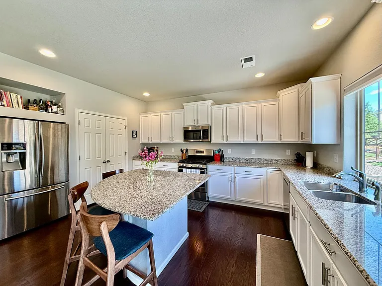 6828 Mineral Belt Dr — Photo 3