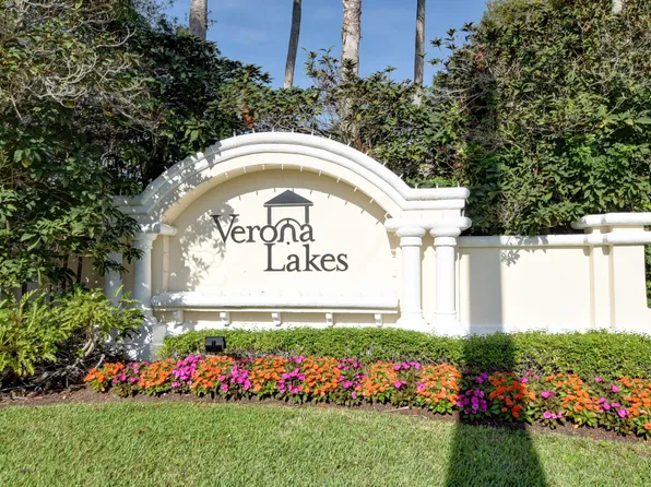 9650 Lago Drive, Boynton Beach, FL 33472