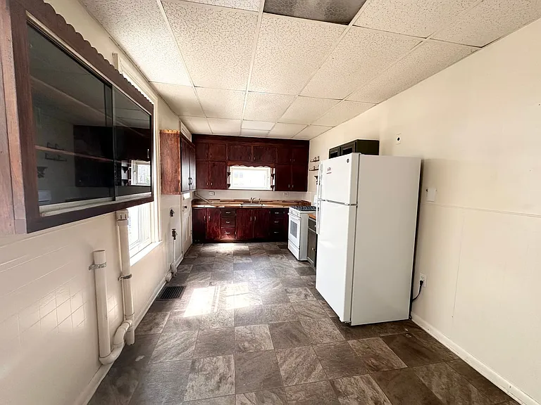 925 W College Ave — Photo 10