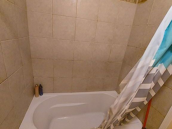 2nd floor full bathroom