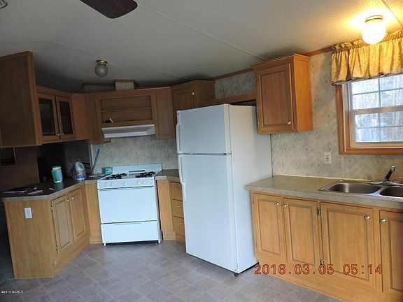 5th image of 84 Champlain Dr