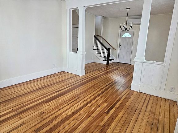 4th image of 168 Spring St