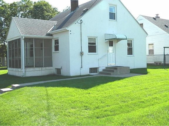 5th image of 457 15th Ave N