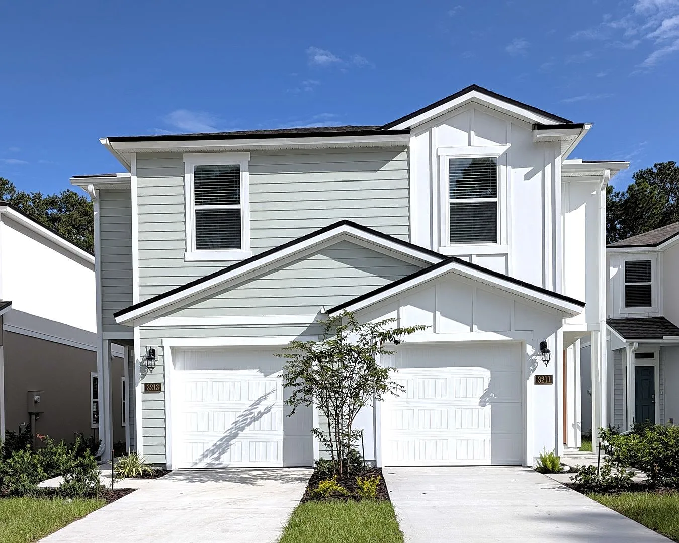 New, Large Villa Construction!! Advertised Rent Reflects 18-Month Lease On This 3/2.5/1. 12-Month... — Photo 1