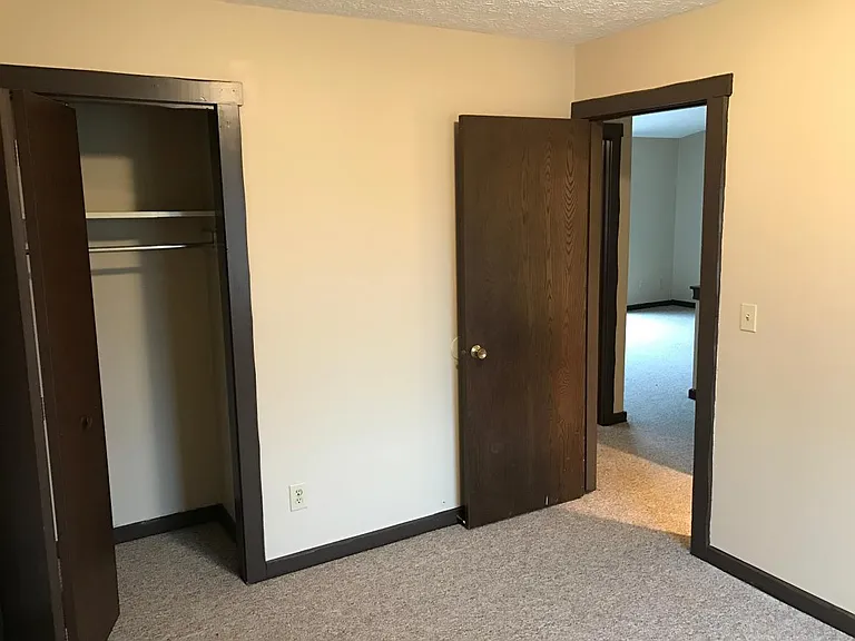 908 Skyside Dr — Photo 7