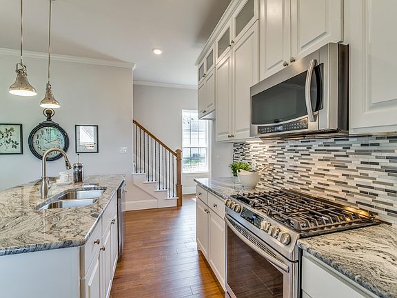 5th image of 711 Mulberry Ct