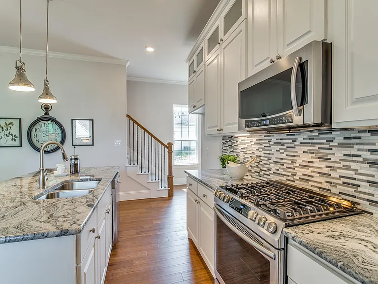711 Mulberry Ct — Photo 5