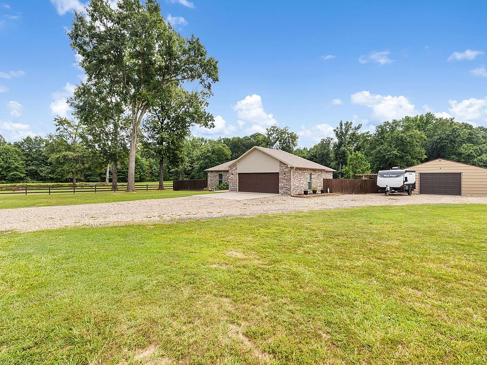 1st image of 455 Oglesby Rd