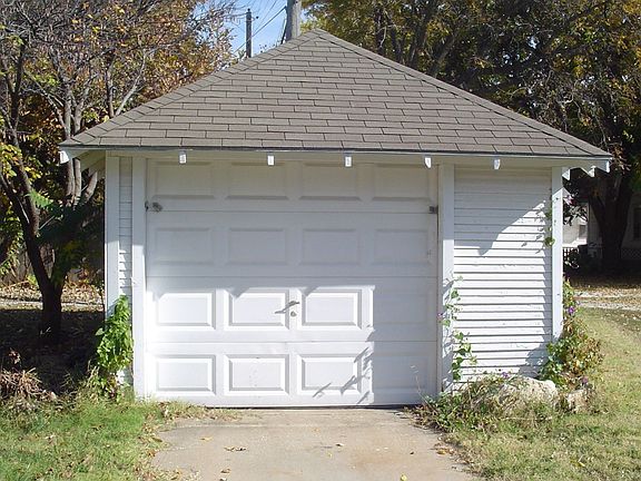 Detached Garage