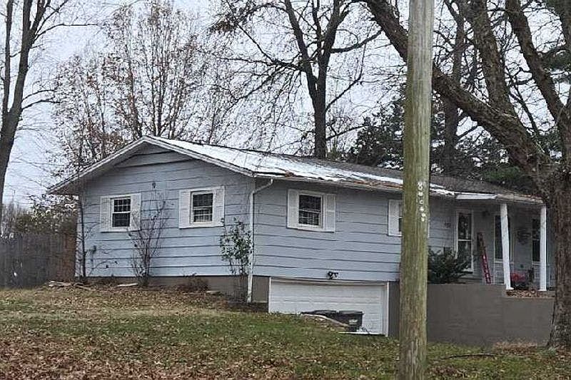 2nd image of 200 Perry St