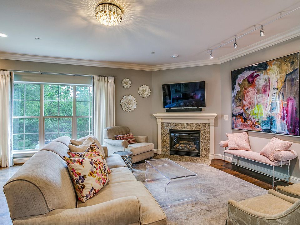 Living Room facing South