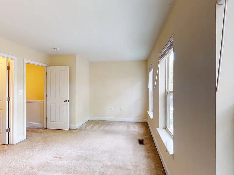 720 Barnes St NE — Photo 41