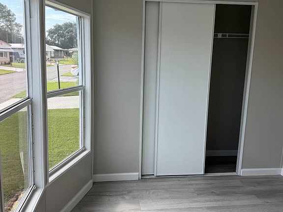 4th image of 34 Royal Dr #34