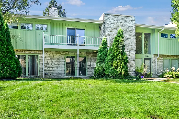 2 bed, 2.5 bath, 2500 sqft, $1,975 — Photo 3