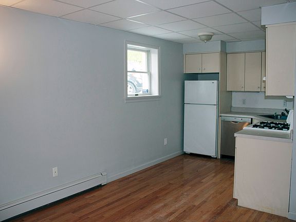 4th image of 126 Bradford Ave #B