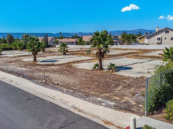 2nd image of 39565 Torrey Pines Rd