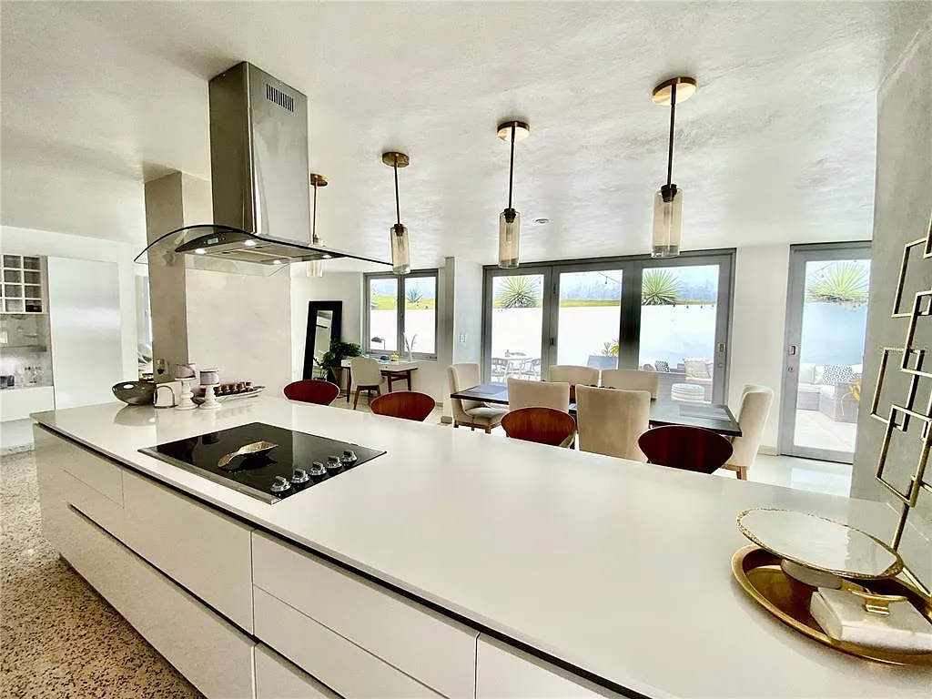 3 bed, 2.5 bath, 3821 sqft, $5,000 — Photo 4