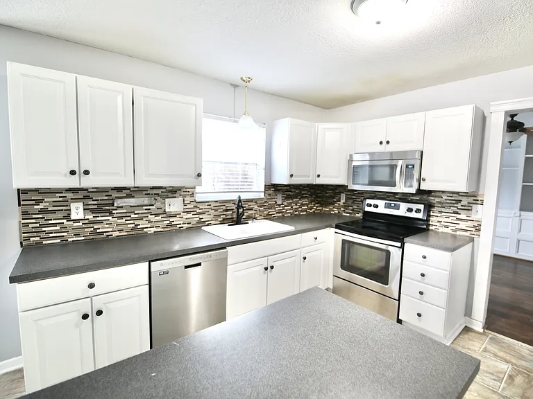 4400 Greensbury Dr — Photo 4