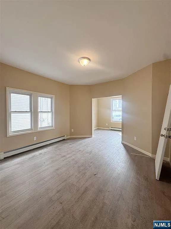 Building Photo - 162 Van Buren St